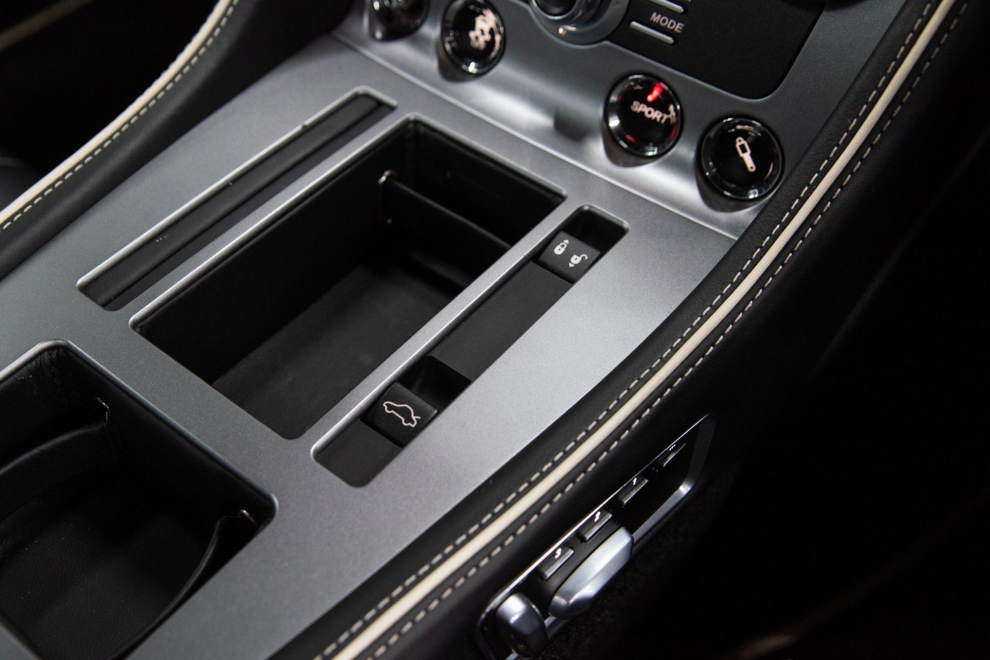 USED 2014 M ASTON MARTIN DB9 6.0 V12 Carbon Edition Coupe 