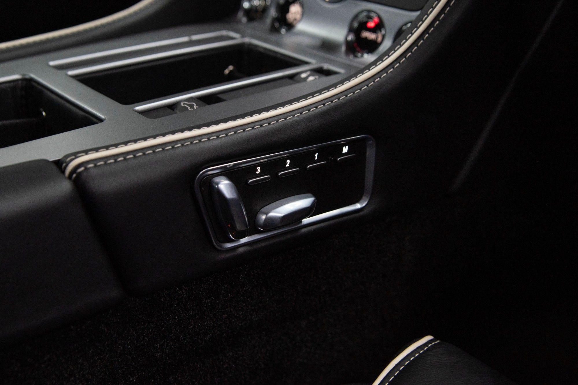 USED 2014 M ASTON MARTIN DB9 6.0 V12 Carbon Edition Coupe 