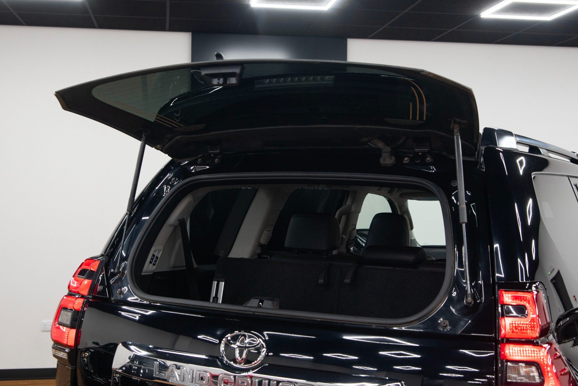 USED 2023 73 TOYOTA LAND CRUISER 2.8D Invincible 
