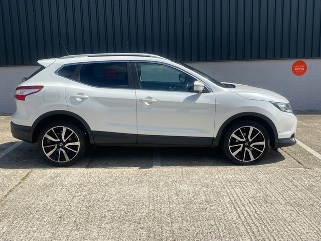 View our NISSAN QASHQAI