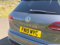 USED 2019 19 VOLKSWAGEN TOUAREG 3.0 TDI V6 R-Line SUV 5dr Diesel Tiptronic 4Motion Euro 6 (s/s) (286 ps) 