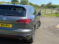 USED 2019 19 VOLKSWAGEN TOUAREG 3.0 TDI V6 R-Line SUV 5dr Diesel Tiptronic 4Motion Euro 6 (s/s) (286 ps) 
