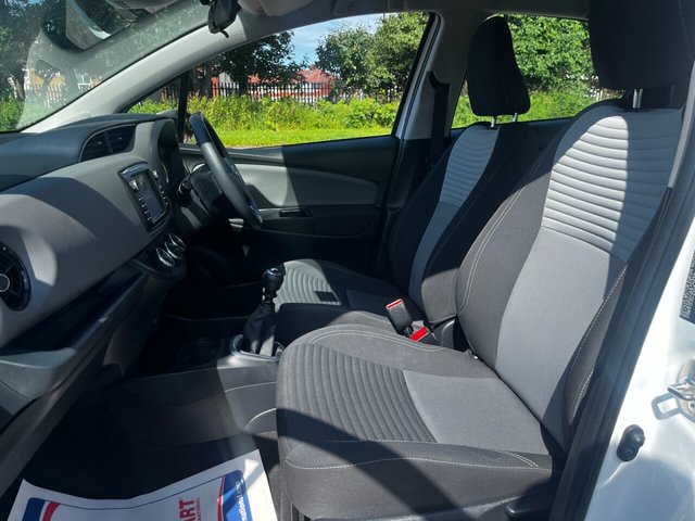 2020 TOYOTA YARIS - Photo 9