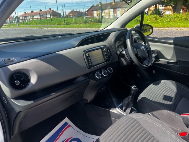 2020 TOYOTA YARIS - Photo 10