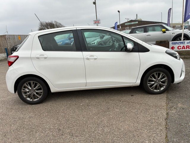 2020 TOYOTA YARIS - Photo 3