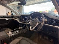 USED 2019 19 VOLKSWAGEN TOUAREG 3.0 TDI V6 SEL SUV 5dr Diesel Tiptronic 4Motion Euro 6 (s/s) (231 ps)+1 FORMER KEEPER+HISTORY+2 KEYS+LEATHER SEATS+MEDI+APPS+NAV+BLUETOOTH+DAB+USB+AUX+ 2 KEYS+1 FORMER KEEPER+HISTORY+FULL LEATHER HEATED SEATS+BLUETOOTH+NEWER SHAPE+PARK CONTROL+CLIMATE+CRUISE+PRIVACY+APPS+DAB+NAV+19" ALLOYS+HPI CLEAR