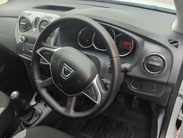 USED 2016 66 Dacia Sandero Stepway 0.9 Tce Ambiance Hatchback 5dr Petrol Manual Euro 6 (s/S) (90 Ps) Dab Radio + Bluetooth