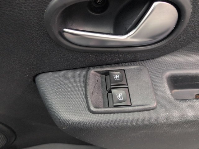 USED 2016 66 Dacia Sandero Stepway 0.9 Tce Ambiance Hatchback 5dr Petrol Manual Euro 6 (s/S) (90 Ps) Dab Radio + Bluetooth