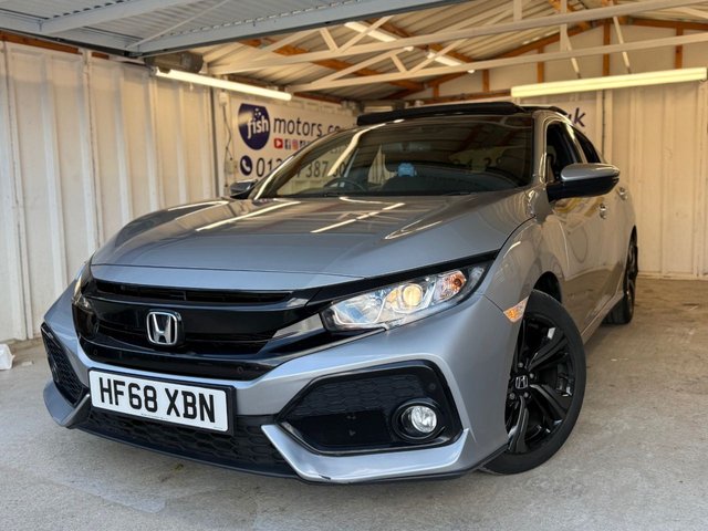 2018 68 HONDA CIVIC 1.0 VTEC Turbo EX Hatchback 5dr Petrol CVT Euro 6 (s/s) (126 ps)+2 KEYS+HISTORY+PANORAMIC SUNROOF+LEATHER HEATED SEATS+NAV+MEDIA+BLUETOOTH+USB+DAB+AUX 2 KEYS+FSH+PANORAMIC SUNROOF+FULL LEATHER SEATS+PARK CONTROL+NAV+PRIVACY+CLIMATE+CRUISE+BLUETOOTH+USB+AUX+DAB+ALLOYS+HEATED FRONT SEATS+HPI CLEAR