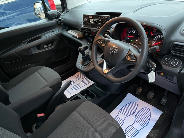 2021 Vauxhall Combo 1.5L Dynamic 4dr - Photo 3