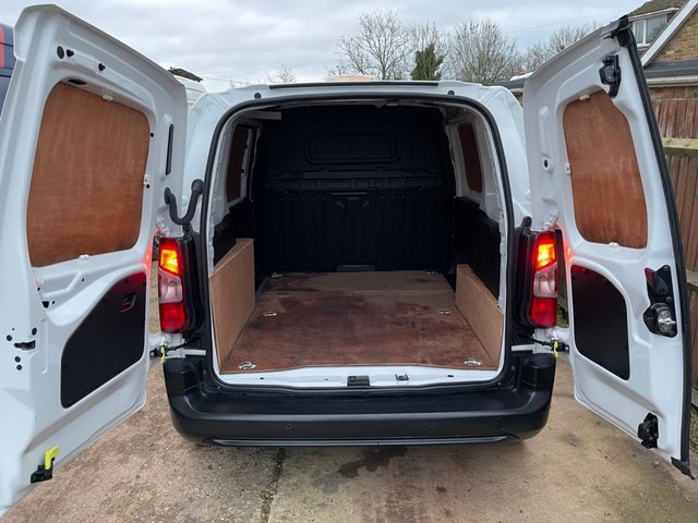 2021 Vauxhall Combo 1.5L Dynamic 4dr - Photo 4