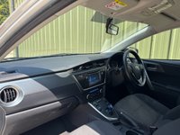 USED 2014 64 TOYOTA AURIS 1.8 VVT-h Icon Hatchback 5dr Petrol Hybrid CVT Euro 5 (s/s) (136 ps) FULL SERVICE HISTORY DAB RADIO