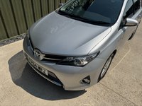 USED 2014 64 TOYOTA AURIS 1.8 VVT-h Icon Hatchback 5dr Petrol Hybrid CVT Euro 5 (s/s) (136 ps) FULL SERVICE HISTORY DAB RADIO