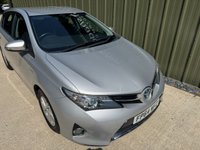 USED 2014 64 TOYOTA AURIS 1.8 VVT-h Icon Hatchback 5dr Petrol Hybrid CVT Euro 5 (s/s) (136 ps) FULL SERVICE HISTORY DAB RADIO