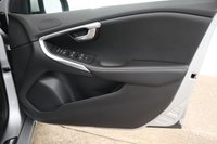 USED 2018 68 VOLVO V40 1.5 T3 GPF Inscription Hatchback 5dr Petrol Auto Euro 6 (s/s) (152 ps) 