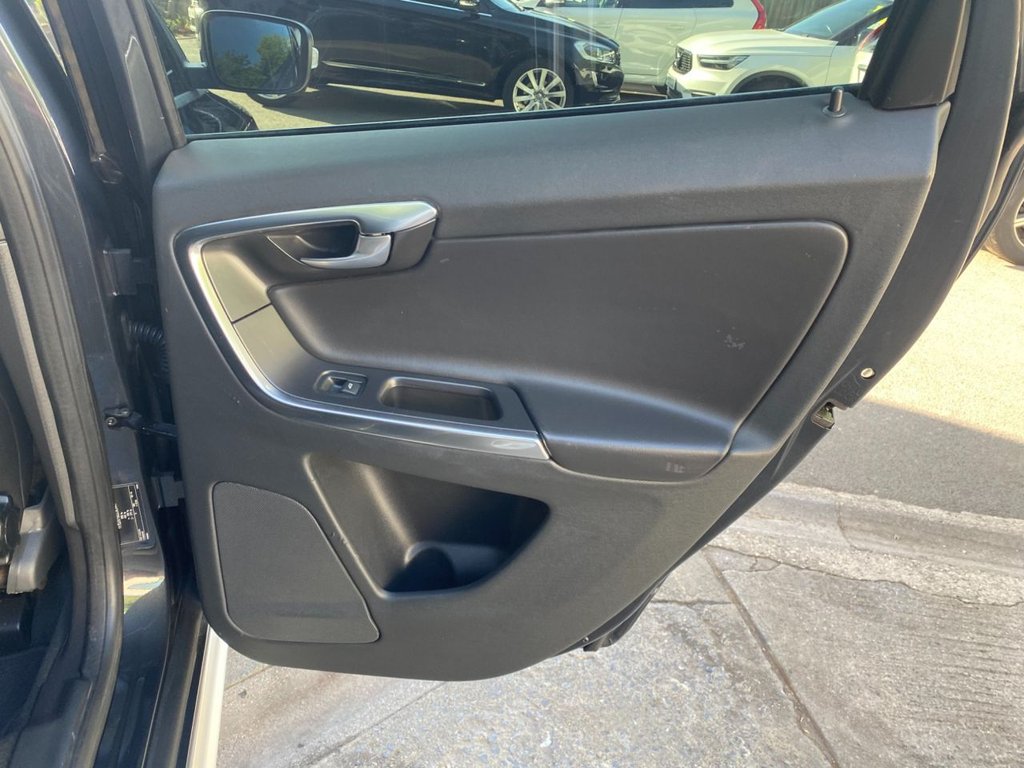 USED 2012 62 VOLVO XC60 2.4 D4 R-Design Nav SUV 5dr Diesel Geartronic AWD Euro 5 (163 ps) HEATED SEATS + SAT NAV