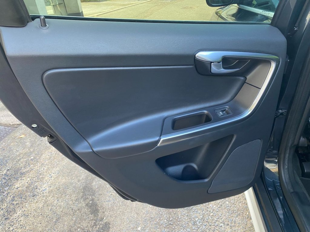 USED 2012 62 VOLVO XC60 2.4 D4 R-Design Nav SUV 5dr Diesel Geartronic AWD Euro 5 (163 ps) HEATED SEATS + SAT NAV