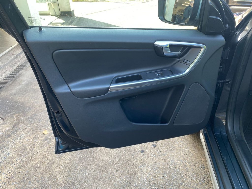 USED 2012 62 VOLVO XC60 2.4 D4 R-Design Nav SUV 5dr Diesel Geartronic AWD Euro 5 (163 ps) HEATED SEATS + SAT NAV