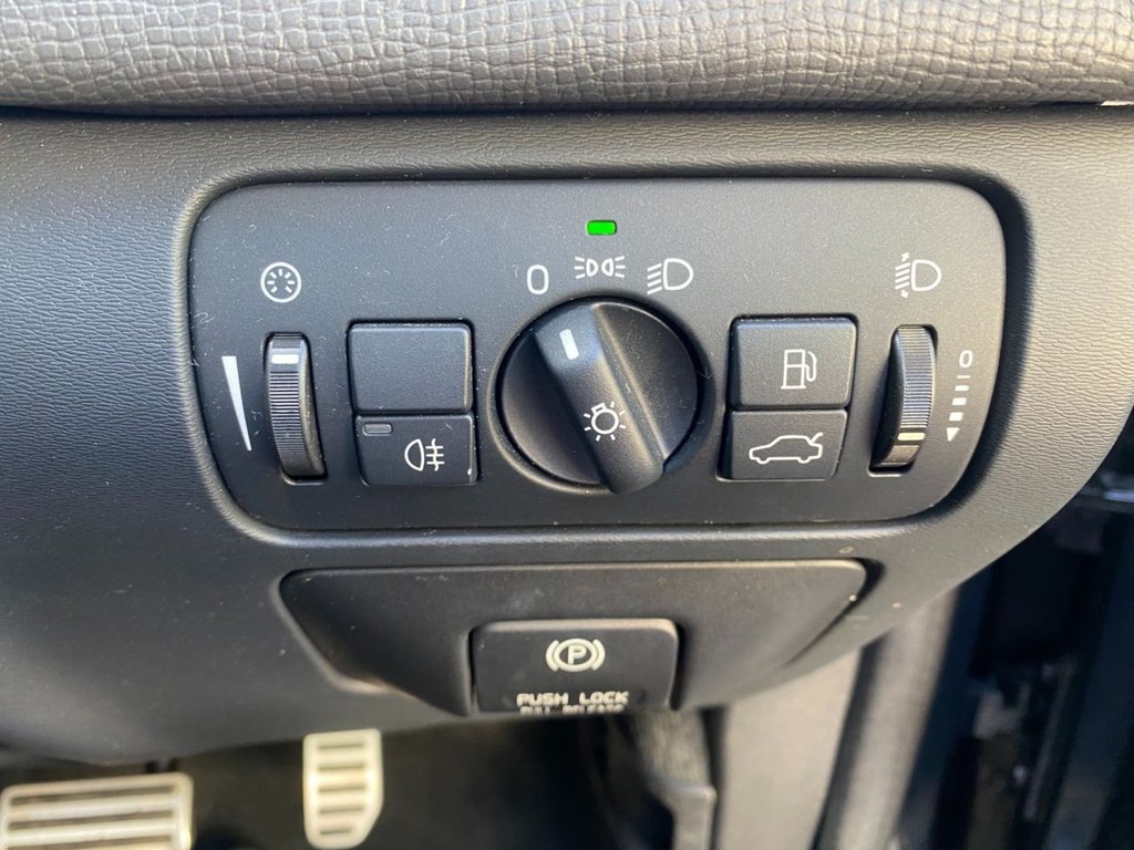 USED 2012 62 VOLVO XC60 2.4 D4 R-Design Nav SUV 5dr Diesel Geartronic AWD Euro 5 (163 ps) HEATED SEATS + SAT NAV