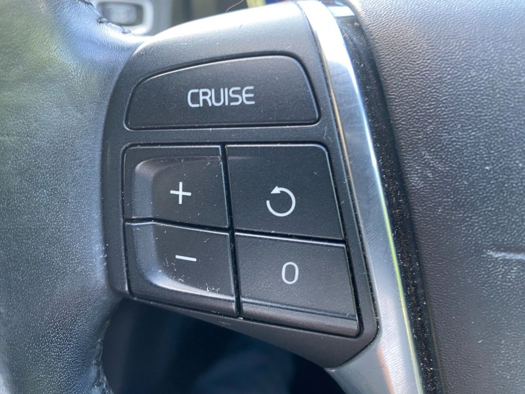 USED 2012 62 VOLVO XC60 2.4 D4 R-Design Nav SUV 5dr Diesel Geartronic AWD Euro 5 (163 ps) HEATED SEATS + SAT NAV