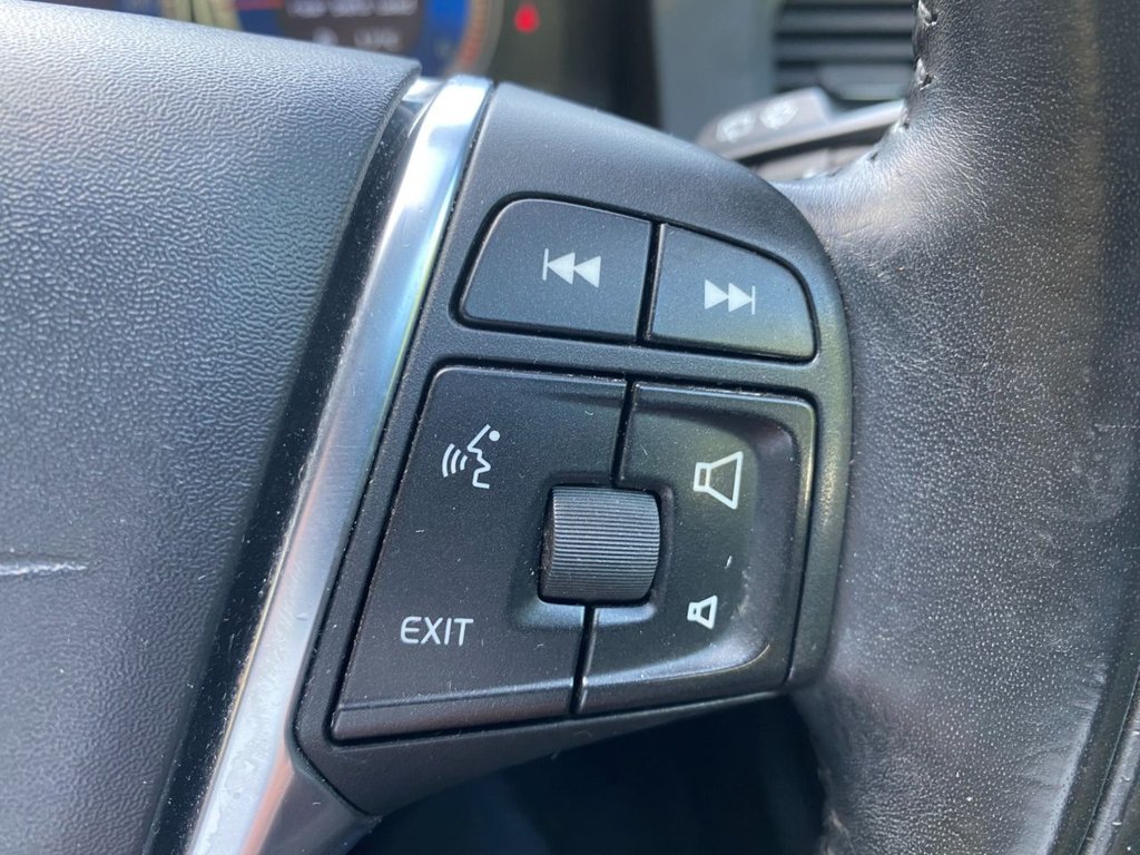 USED 2012 62 VOLVO XC60 2.4 D4 R-Design Nav SUV 5dr Diesel Geartronic AWD Euro 5 (163 ps) HEATED SEATS + SAT NAV