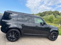 USED 2020 70 LAND ROVER DEFENDER 2.0 SD4 SE SUV 5dr Diesel Auto 4WD Euro 6 (s/s) (240 ps) UPGRADED 22' URBAN ALLOYS + WIRELESS APPLE CARPLAY + BLACK PACK + 10' TOUCHSCREEN DISPLAY WITH PRO NAV + 12-WAY HEATED ELECTRIC MEMORY FRONT SEATS + MERIDIAN SOUND SYSTEM + BLIND SPOT ASSIST + TWO-ZONE CLIMATE CONTROL + COLOURED REVERSING CAMERA WITH 360 DEGREE PARKING AID + DAB RADIO + LANE KEEP ASSIST + CRUISE CONTROL WITH SPEED LIMITER + TRAFFIC SIGN RECOGNITION + FINISHED IN SANTORINI BLACK