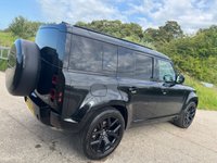 USED 2020 70 LAND ROVER DEFENDER 2.0 SD4 SE SUV 5dr Diesel Auto 4WD Euro 6 (s/s) (240 ps) UPGRADED 22' URBAN ALLOYS + WIRELESS APPLE CARPLAY + BLACK PACK + 10' TOUCHSCREEN DISPLAY WITH PRO NAV + 12-WAY HEATED ELECTRIC MEMORY FRONT SEATS + MERIDIAN SOUND SYSTEM + BLIND SPOT ASSIST + TWO-ZONE CLIMATE CONTROL + COLOURED REVERSING CAMERA WITH 360 DEGREE PARKING AID + DAB RADIO + LANE KEEP ASSIST + CRUISE CONTROL WITH SPEED LIMITER + TRAFFIC SIGN RECOGNITION + FINISHED IN SANTORINI BLACK
