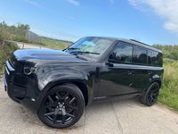 USED 2020 70 LAND ROVER DEFENDER 2.0 SD4 SE SUV 5dr Diesel Auto 4WD Euro 6 (s/s) (240 ps) UPGRADED 22' URBAN ALLOYS + WIRELESS APPLE CARPLAY + BLACK PACK + 10' TOUCHSCREEN DISPLAY WITH PRO NAV + 12-WAY HEATED ELECTRIC MEMORY FRONT SEATS + MERIDIAN SOUND SYSTEM + BLIND SPOT ASSIST + TWO-ZONE CLIMATE CONTROL + COLOURED REVERSING CAMERA WITH 360 DEGREE PARKING AID + DAB RADIO + LANE KEEP ASSIST + CRUISE CONTROL WITH SPEED LIMITER + TRAFFIC SIGN RECOGNITION + FINISHED IN SANTORINI BLACK