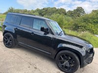USED 2020 70 LAND ROVER DEFENDER 2.0 SD4 SE SUV 5dr Diesel Auto 4WD Euro 6 (s/s) (240 ps) UPGRADED 22' URBAN ALLOYS + WIRELESS APPLE CARPLAY + BLACK PACK + 10' TOUCHSCREEN DISPLAY WITH PRO NAV + 12-WAY HEATED ELECTRIC MEMORY FRONT SEATS + MERIDIAN SOUND SYSTEM + BLIND SPOT ASSIST + TWO-ZONE CLIMATE CONTROL + COLOURED REVERSING CAMERA WITH 360 DEGREE PARKING AID + DAB RADIO + LANE KEEP ASSIST + CRUISE CONTROL WITH SPEED LIMITER + TRAFFIC SIGN RECOGNITION + FINISHED IN SANTORINI BLACK