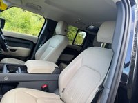 USED 2020 70 LAND ROVER DEFENDER 2.0 SD4 SE SUV 5dr Diesel Auto 4WD Euro 6 (s/s) (240 ps) UPGRADED 22' URBAN ALLOYS + WIRELESS APPLE CARPLAY + BLACK PACK + 10' TOUCHSCREEN DISPLAY WITH PRO NAV + 12-WAY HEATED ELECTRIC MEMORY FRONT SEATS + MERIDIAN SOUND SYSTEM + BLIND SPOT ASSIST + TWO-ZONE CLIMATE CONTROL + COLOURED REVERSING CAMERA WITH 360 DEGREE PARKING AID + DAB RADIO + LANE KEEP ASSIST + CRUISE CONTROL WITH SPEED LIMITER + TRAFFIC SIGN RECOGNITION + FINISHED IN SANTORINI BLACK