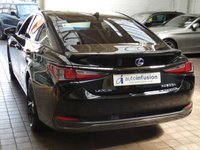 USED 2022 22 LEXUS ES 2.5 300h F Sport Saloon 4dr Petrol Hybrid E-CVT Euro 6 (s/s) (218 ps) STUNNING EXAMPLE GENUINE LOW MILES SAT NAV LEATHER HEATED SEATS HEATED STEERING WHEEL SUNROOF REAR VIEW CAMERA CRUISE CONTROL PARKING SENSORS 1 OWNER LEXUS SERVICE HISTORY LEXUS WARRANTY TILL MAY 2032