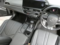 USED 2022 22 LEXUS ES 2.5 300h F Sport Saloon 4dr Petrol Hybrid E-CVT Euro 6 (s/s) (218 ps) STUNNING EXAMPLE GENUINE LOW MILES SAT NAV LEATHER HEATED SEATS HEATED STEERING WHEEL SUNROOF REAR VIEW CAMERA CRUISE CONTROL PARKING SENSORS 1 OWNER LEXUS SERVICE HISTORY LEXUS WARRANTY TILL MAY 2032