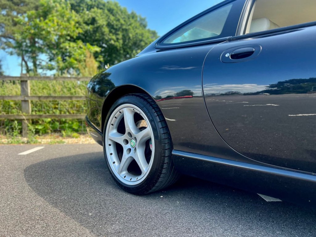 USED 2005 05 JAGUAR XKR 4.2 Coupe // 2dr Automatic (304 g/km, 400 bhp) // px swap 