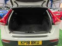 USED 2018 18 VOLVO V40 CROSS COUNTRY 2.0 D3 Pro Euro 6 (s/s) 5dr ULEZ-Sturdy Swedish Hatch