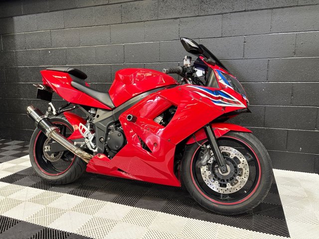 View our TRIUMPH DAYTONA 600