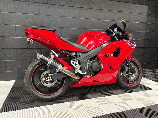 View our TRIUMPH DAYTONA 600