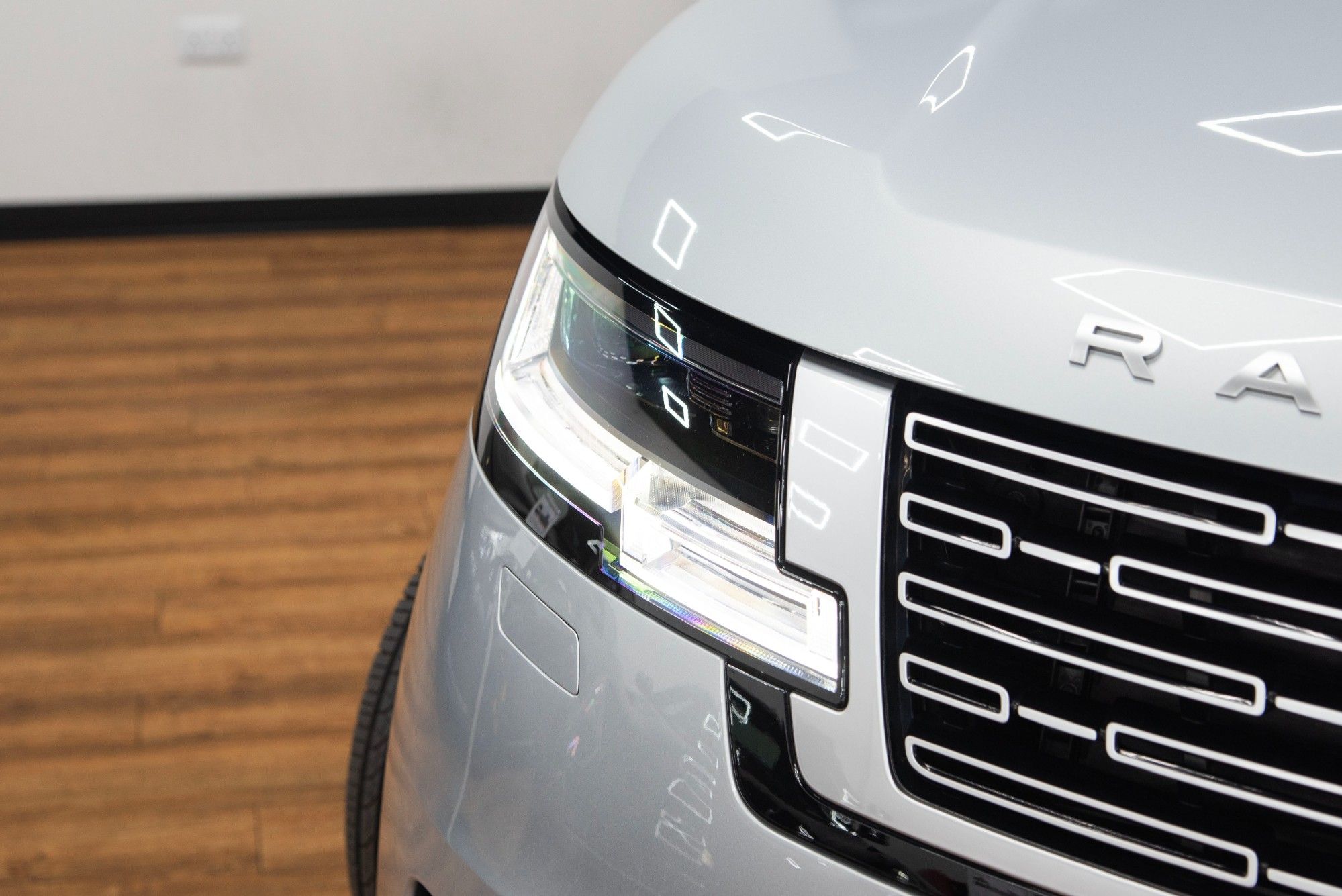USED 2023 73 LAND ROVER RANGE ROVER 3.0 P400 MHEV Autobiography  