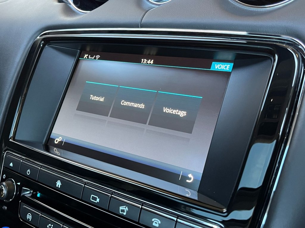 USED 2015 65 JAGUAR XJ 3.0d V6 Portfolio Saloon 4dr Diesel Auto Euro 6 (s/s) (300 ps) 