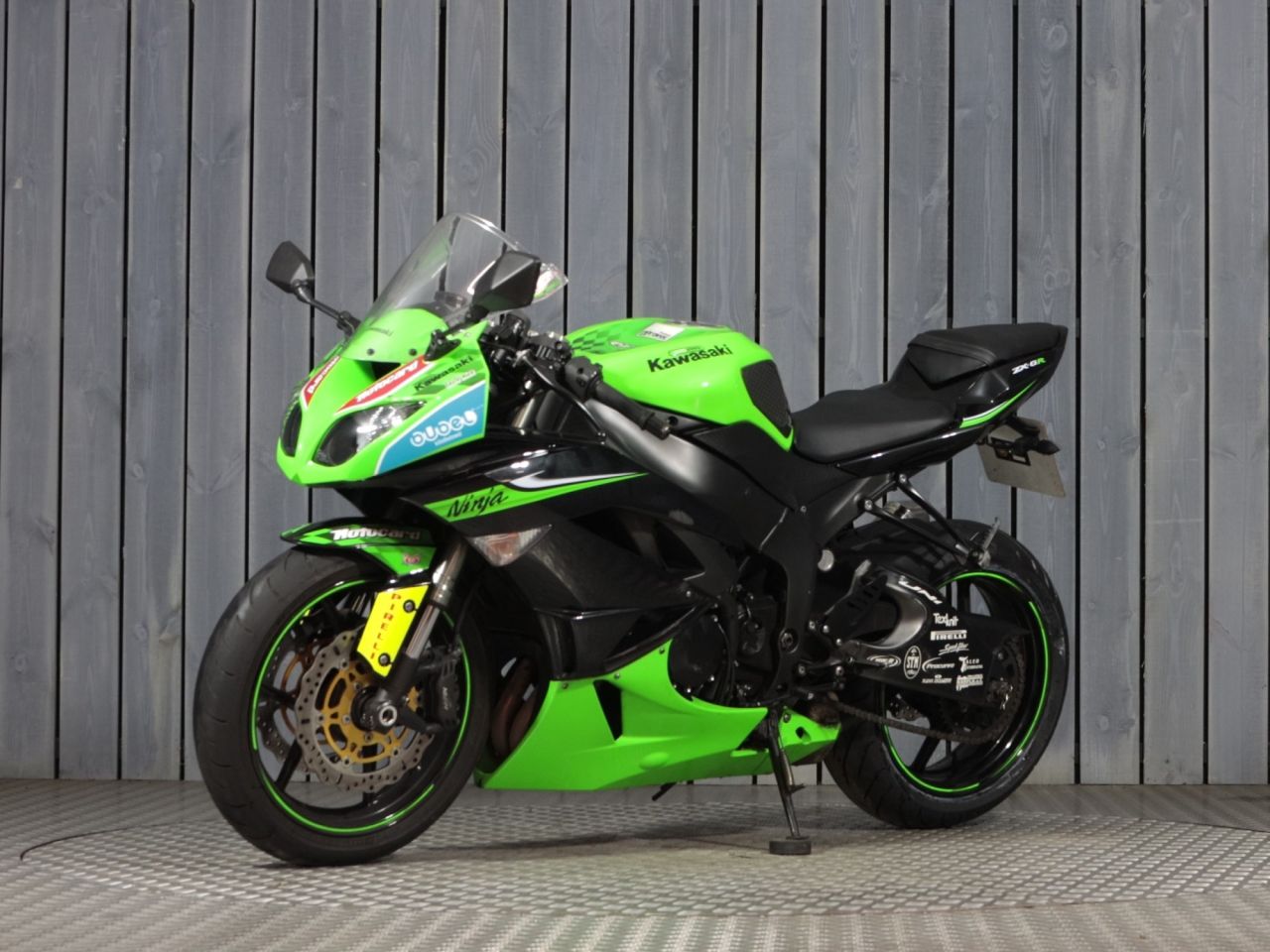 2011 KAWASAKI NINJA ZX-6R GREEN with 10711 miles - Used