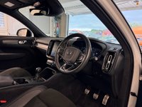 USED 2020 70 VOLVO XC40 1.5 T3 R-Design SUV 5dr Petrol Manual Euro 6 (s/s) (163 ps)+1 OWNER FROM NEW+2 KEYS+FSH+MEDIA+BLUETOOTH+NAVIGATION+PARK CONTROL+PRIVACY+HALF LEATHER SEATS+18 INCH ALLOYS 2 KEYS+1 OWNER FROM NEW+FSH+HALF LEATHER SEATS+18" ALLOYS+MEDIA+BLUETOOTH+PRIVACY+CLIMATE+NAV+BLUETOOTH+USB+AUX+DAB+PARKING SENSORS+CRUISE+HPI CLEAR