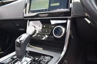 USED 2019 19 JAGUAR XE 2.0 P250i R-Dynamic SE Saloon 4dr Petrol Auto Euro 6 (s/s) (250 ps) PAN ROOF / BLACK PACK / MATRIX