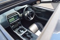 USED 2019 19 JAGUAR XE 2.0 P250i R-Dynamic SE Saloon 4dr Petrol Auto Euro 6 (s/s) (250 ps) PAN ROOF / BLACK PACK / MATRIX