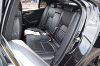 USED 2019 19 JAGUAR XE 2.0 P250i R-Dynamic SE Saloon 4dr Petrol Auto Euro 6 (s/s) (250 ps) PAN ROOF / BLACK PACK / MATRIX