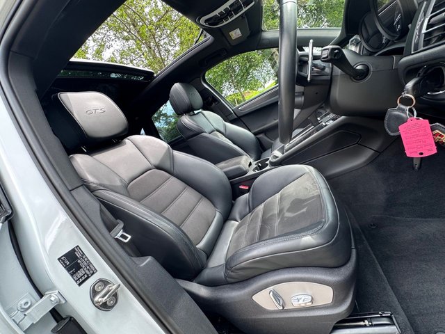 View our PORSCHE MACAN