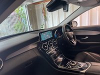 USED 2021 21 MERCEDES-BENZ C-CLASS 2.0 C300de 13.5kWh Sport Edition Estate 5dr Diesel Plug-in Hybrid G-Tronic+ Euro 6 (s/s) (306 ps)+1 OWNER FROM NEW+2 KEYS+2 CABLES+FSH+MEDIA+BIG NAV+BLUETOOTH+LEATHER SEATS+PRIVACY+ 2 KEYS+1 OWNER FROM NEW+FSH+2 CABLES+FULL LEATHER SEATS+CLIMATE+PARK CONTROL+PRIVACY+BIG NAV+18" ALLOYS+BLUETOOTH+MEDIA+USB+AUX+DAB+CRUISE+HEATED FRONT SEATS+HPI CLEAR