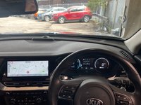 USED 2021 21 KIA NIRO 64kWh 4+ SUV 5dr Electric Auto (201 bhp)+1 OWNER FROM NEW+SUNROOF+LEATHER SEATS+DIGITAL DASH+MEDIA+NAVIGATION+BLUETOOTH+CLIMATE+PRIVACY 1 OWNER FROM NEW+DIGITAL DASH+FULL LEATHER SEATS+PARK CONTROL+NAV+PRIVACY+SUNROOF+CLIMATE+BLUETOOTH+MEDIA+USB+AUX+DAB+ALLOYS+CRUISE+HEATED SEATS+HPI CLEAR