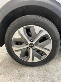 USED 2021 21 KIA NIRO 64kWh 4+ SUV 5dr Electric Auto (201 bhp)+1 OWNER FROM NEW+SUNROOF+LEATHER SEATS+DIGITAL DASH+MEDIA+NAVIGATION+BLUETOOTH+CLIMATE+PRIVACY 1 OWNER FROM NEW+DIGITAL DASH+FULL LEATHER SEATS+PARK CONTROL+NAV+PRIVACY+SUNROOF+CLIMATE+BLUETOOTH+MEDIA+USB+AUX+DAB+ALLOYS+CRUISE+HEATED SEATS+HPI CLEAR