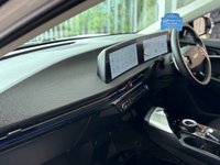 USED 2022 22 KIA EV6 77.4kWh Air Hatchback 5dr Electric Auto (225 bhp)+1 OWNER FROM NEW+2 KEYS+FSH+2 CABLES+FULL LEATHER SEATS+MEDIA+NAVIGATION+BLUETOOTH+DIGITAL DASH 2 KEYS+1 OWNER FROM NEW+FSH+2 CABLES+FULL LEATHER SEATS+CLIMATE+19" ALLOYS+PREMIUM PAINT+PARK CONTROL+CAMERA+NAV+BLUETOOTH+MEDIA+APPS+CRUISE+HEATED FRONT SEATS+HPI CLEAR