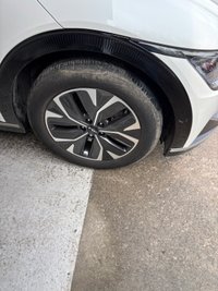 USED 2022 22 KIA EV6 77.4kWh Air Hatchback 5dr Electric Auto (225 bhp)+1 OWNER FROM NEW+2 KEYS+FSH+2 CABLES+FULL LEATHER SEATS+MEDIA+NAVIGATION+BLUETOOTH+DIGITAL DASH 2 KEYS+1 OWNER FROM NEW+FSH+2 CABLES+FULL LEATHER SEATS+CLIMATE+19" ALLOYS+PREMIUM PAINT+PARK CONTROL+CAMERA+NAV+BLUETOOTH+MEDIA+APPS+CRUISE+HEATED FRONT SEATS+HPI CLEAR