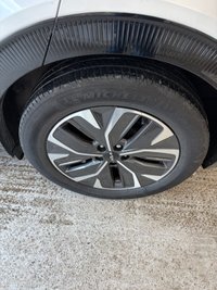 USED 2022 22 KIA EV6 77.4kWh Air Hatchback 5dr Electric Auto (225 bhp)+1 OWNER FROM NEW+2 KEYS+FSH+2 CABLES+FULL LEATHER SEATS+MEDIA+NAVIGATION+BLUETOOTH+DIGITAL DASH 2 KEYS+1 OWNER FROM NEW+FSH+2 CABLES+FULL LEATHER SEATS+CLIMATE+19" ALLOYS+PREMIUM PAINT+PARK CONTROL+CAMERA+NAV+BLUETOOTH+MEDIA+APPS+CRUISE+HEATED FRONT SEATS+HPI CLEAR